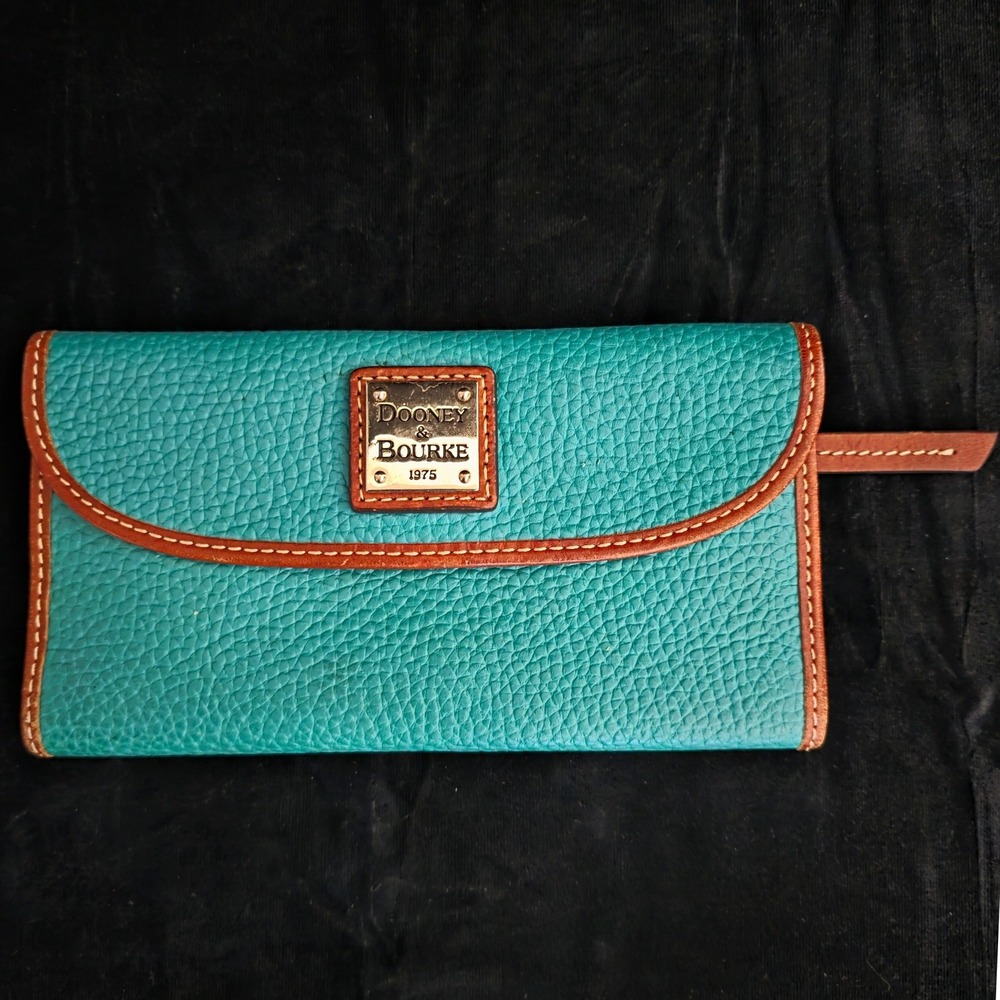 Dooney & Bourke Pebble Grain Leather Continental Clutch Wallet Spearmint NICE